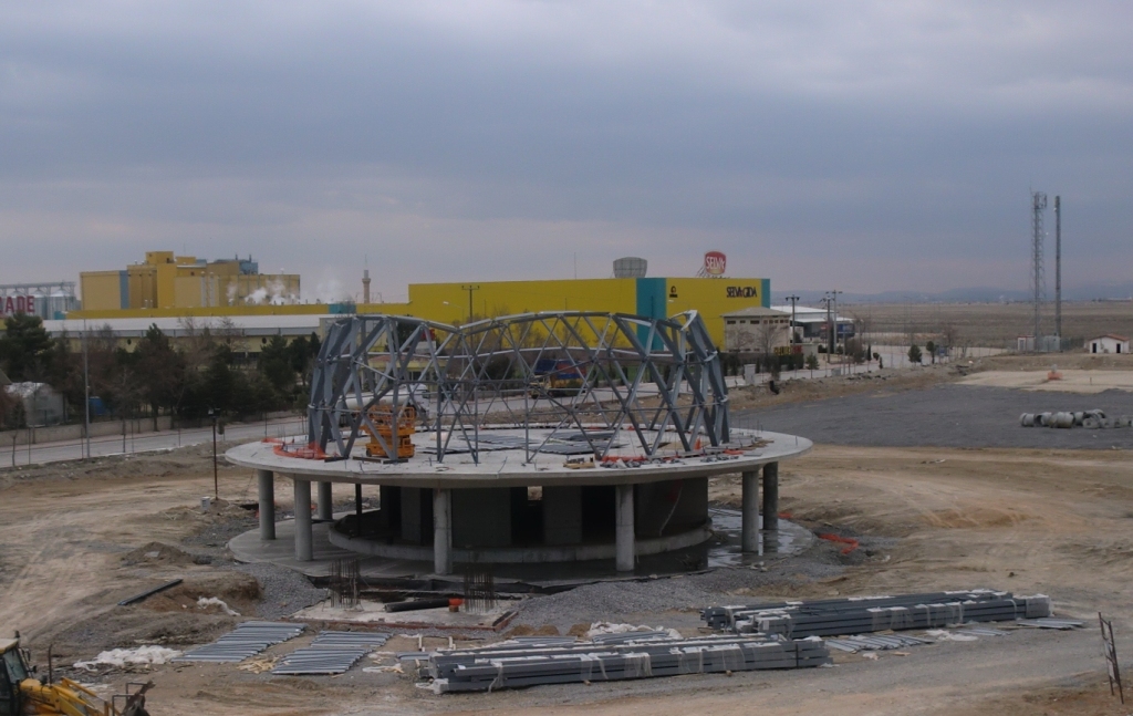 Konya Bilim Merkezi Planetaryum Binası, çelik örgü kabuk yapı montajı tamamlandı.